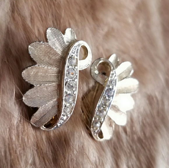 Relisted -Vintage Sarah Coventry clip earrings gold tone - Picture 3 of 7